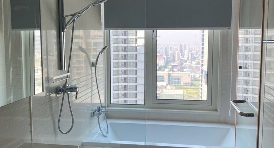 For rent 3 bedrooms condo in Pathum Wan, Bangkok