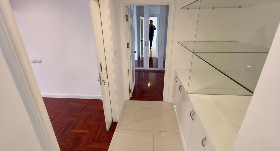 For rent 4 ベッドルーム condo in Watthana, Bangkok