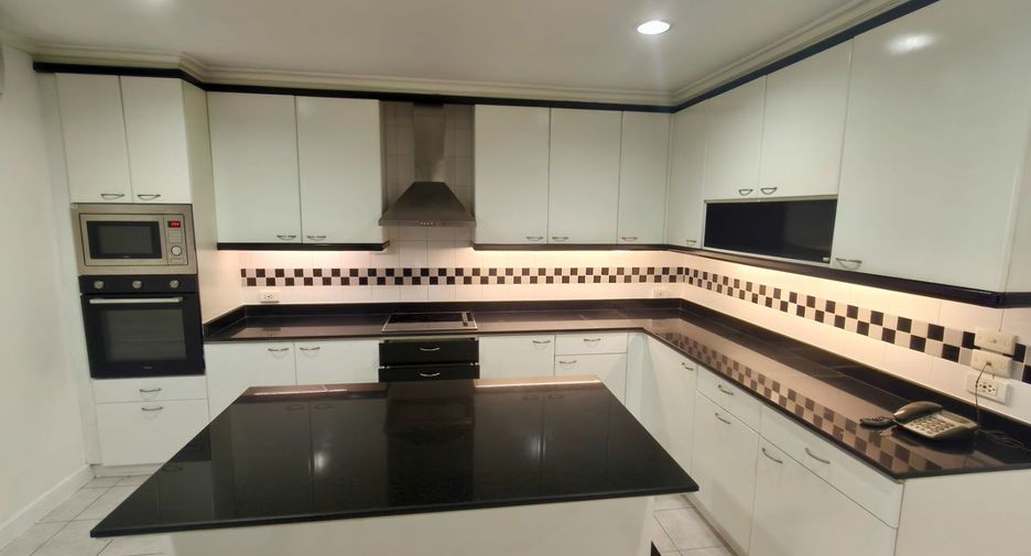For rent 4 ベッドルーム condo in Watthana, Bangkok