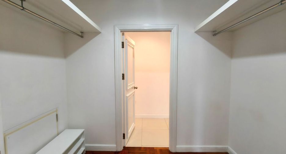For rent 4 ベッドルーム condo in Watthana, Bangkok