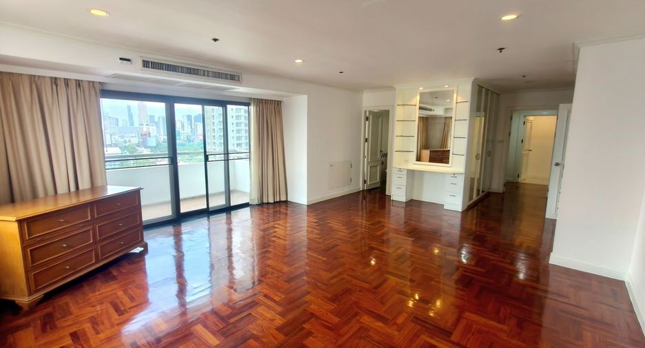 For rent 4 ベッドルーム condo in Watthana, Bangkok