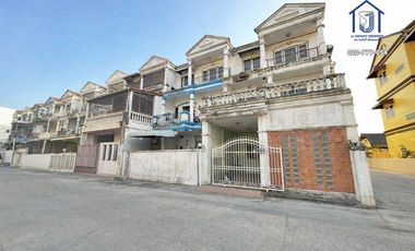 À vendre 3 chambres maison de ville à Bueng Kum, Bangkok