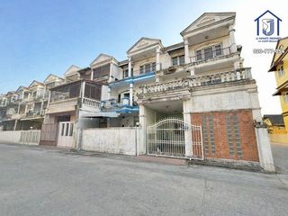 Casa adosada en venta de 3 habitaciones en Bueng Kum, Bangkok