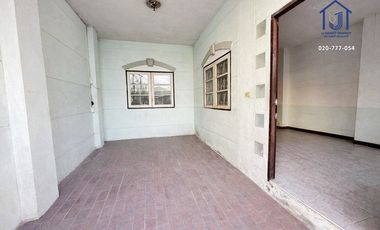 À vendre 3 chambres maison de ville à Bueng Kum, Bangkok