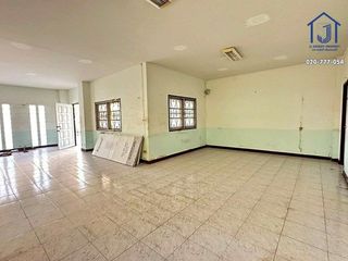 Casa adosada en venta de 3 habitaciones en Bueng Kum, Bangkok