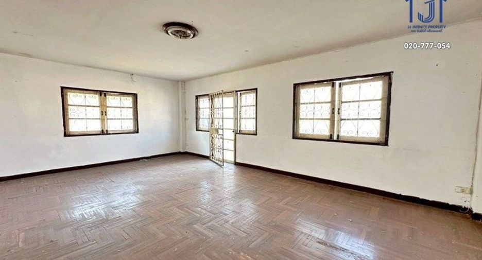 À vendre 3 chambres maison de ville à Bueng Kum, Bangkok