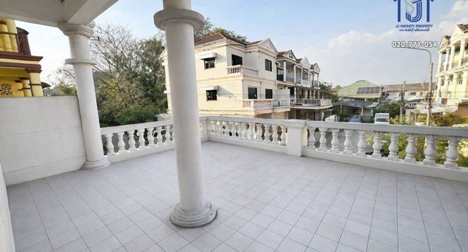 À vendre 3 chambres maison de ville à Bueng Kum, Bangkok