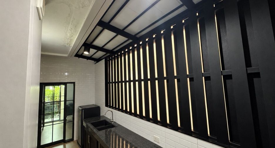 À vendre 3 chambres maison à Bang Sao Thong, Samut Prakan