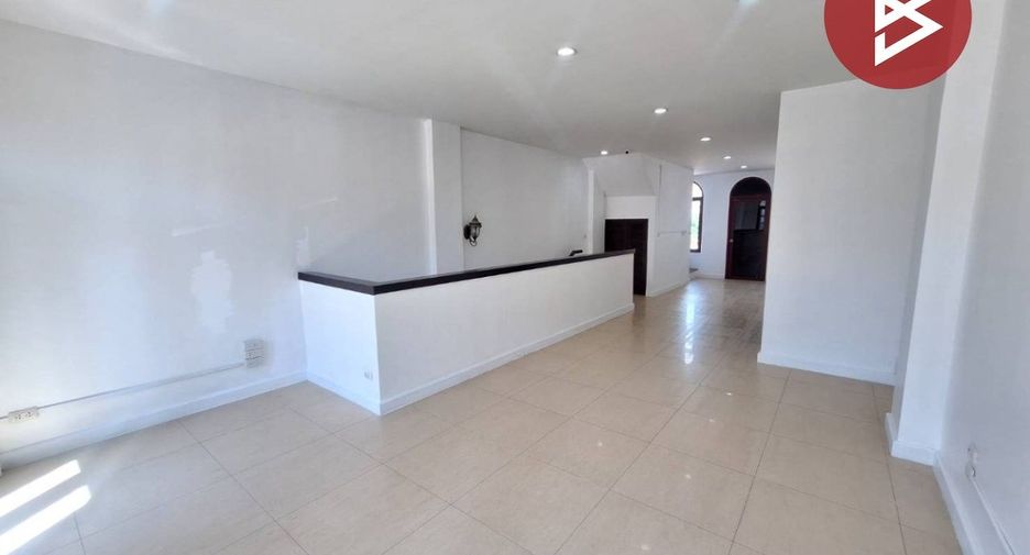 Gewerbefläche zum Kauf mit 3 Zimmer in Bang Khen, Bangkok