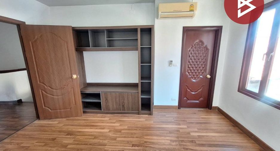 Gewerbefläche zum Kauf mit 3 Zimmer in Bang Khen, Bangkok