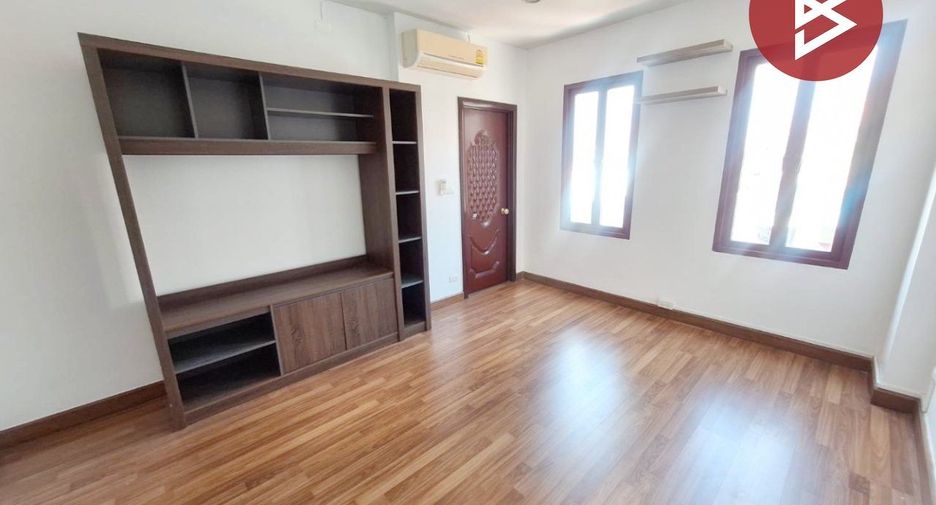 Gewerbefläche zum Kauf mit 3 Zimmer in Bang Khen, Bangkok