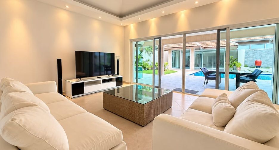 For rent 3 bedrooms villa in Bang Lamung, Chonburi