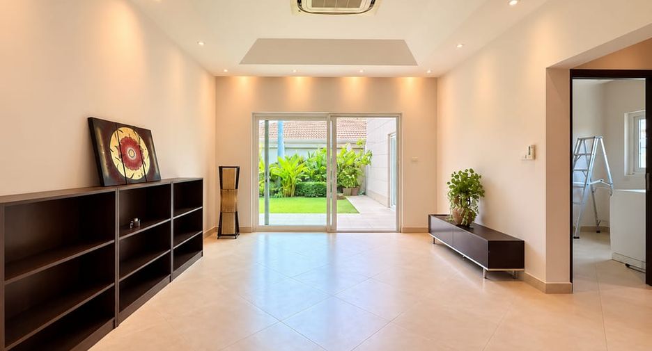 For rent 3 bedrooms villa in Bang Lamung, Chonburi
