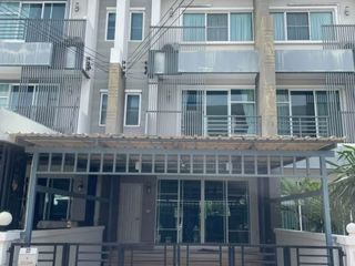 出租 3 卧室 联排别墅 在 Bang Kapi, 曼谷