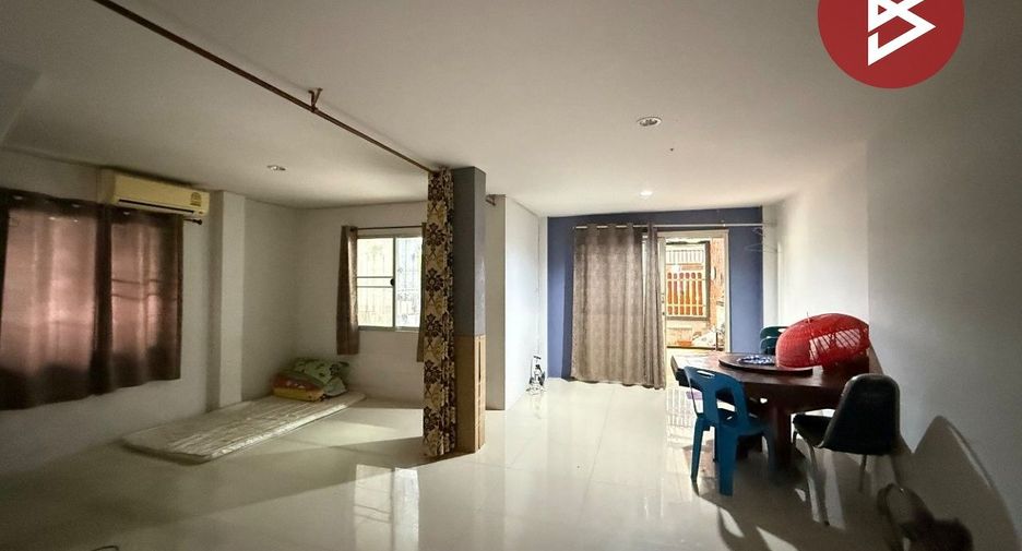 For sale 3 bedrooms townhouse in Bang Len, Nakhon Pathom