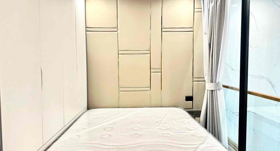 À louer 3 chambres condo à Huai Khwang, Bangkok