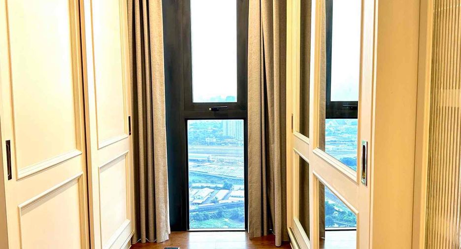 À louer 3 chambres condo à Huai Khwang, Bangkok