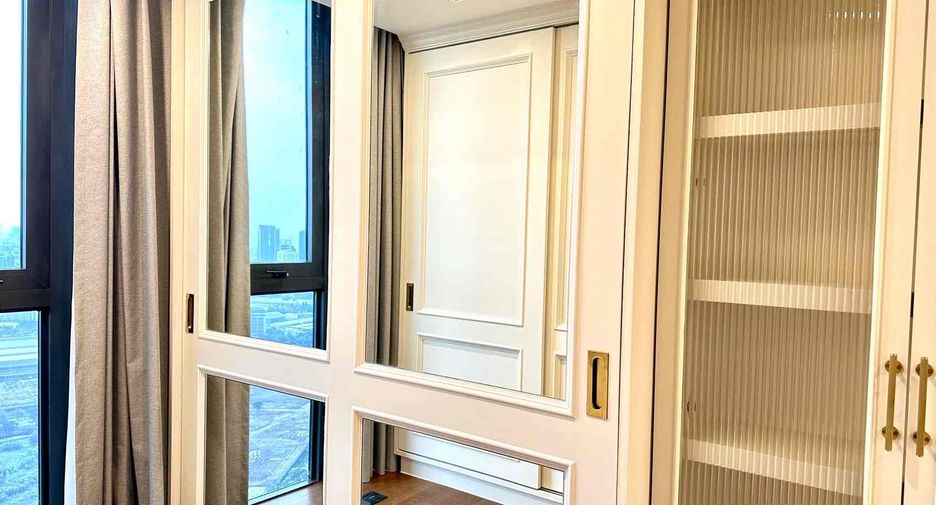 À louer 3 chambres condo à Huai Khwang, Bangkok