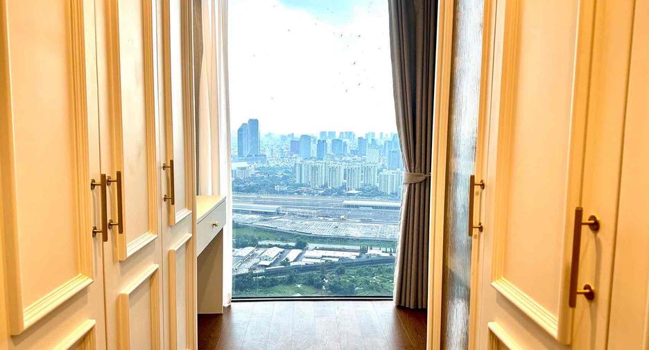 À louer 3 chambres condo à Huai Khwang, Bangkok