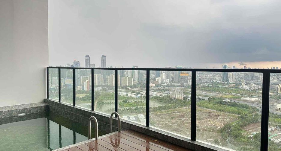 À louer 3 chambres condo à Huai Khwang, Bangkok