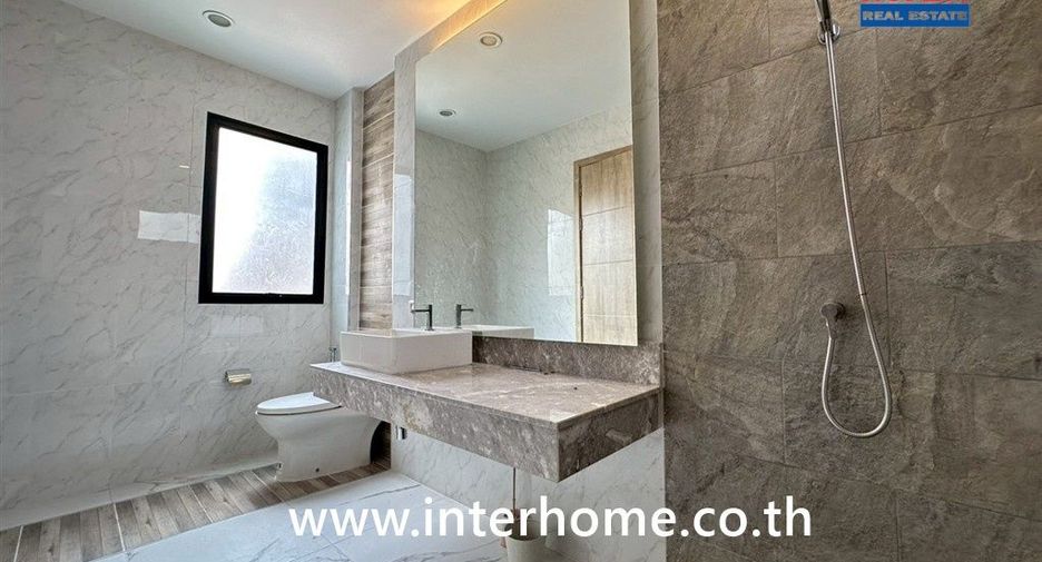 Local comercial en venta de 4 habitaciones en Pak Kret, Nonthaburi