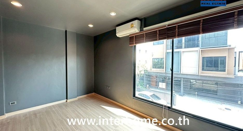 Local comercial en venta de 4 habitaciones en Pak Kret, Nonthaburi