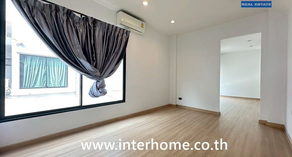 Local comercial en venta de 4 habitaciones en Pak Kret, Nonthaburi