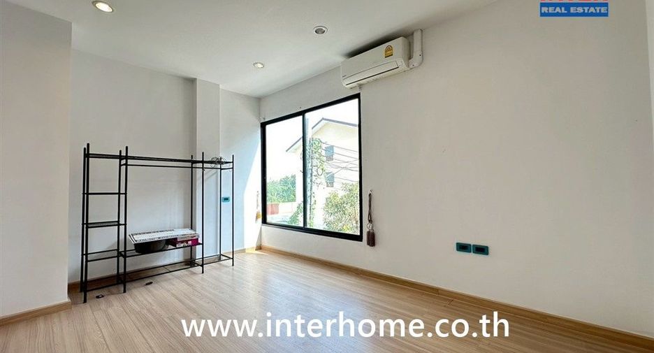 Local comercial en venta de 4 habitaciones en Pak Kret, Nonthaburi