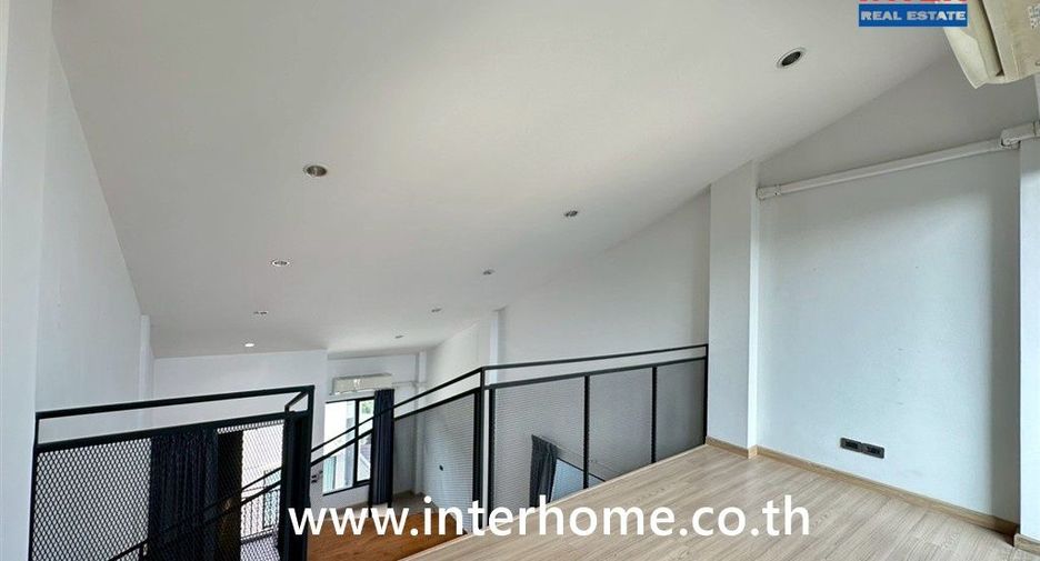 Local comercial en venta de 4 habitaciones en Pak Kret, Nonthaburi