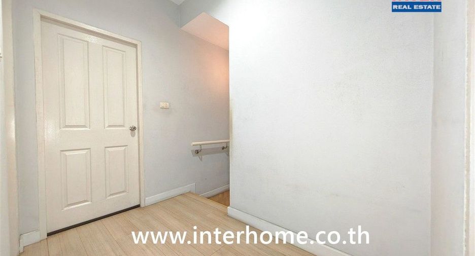 Casa adosada en venta de 3 habitaciones en Bang Khae, Bangkok