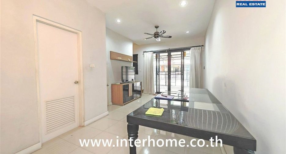 Casa adosada en venta de 3 habitaciones en Bang Khae, Bangkok