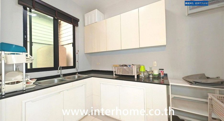 Casa adosada en venta de 3 habitaciones en Bang Khae, Bangkok