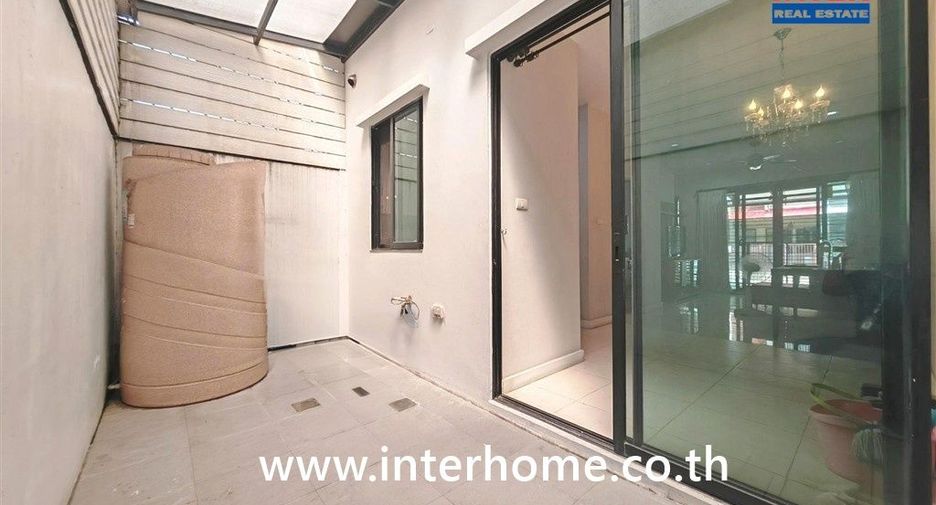 Casa adosada en venta de 3 habitaciones en Bang Khae, Bangkok