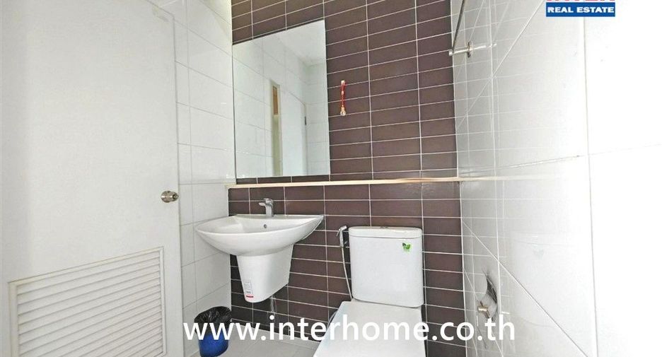 Casa adosada en venta de 3 habitaciones en Bang Khae, Bangkok