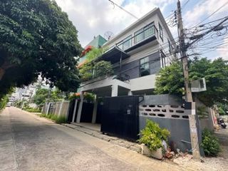 For rent 4 bedrooms house in Din Daeng, Bangkok