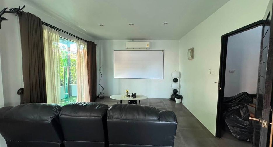 For rent 4 bedrooms house in Din Daeng, Bangkok