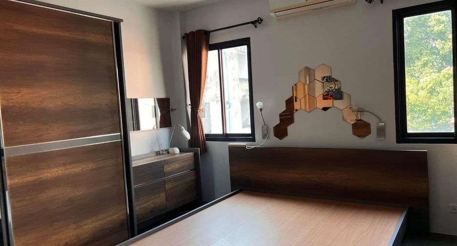 For rent 4 bedrooms house in Din Daeng, Bangkok