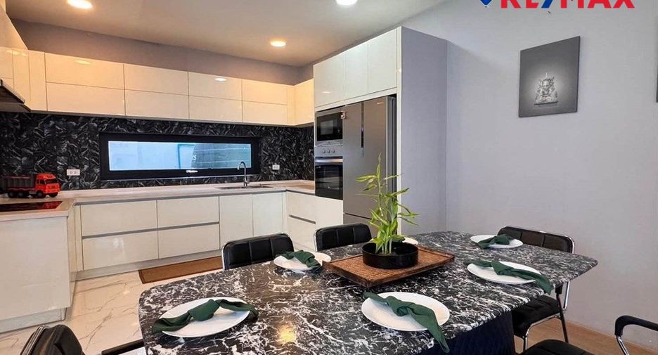 For sale 4 bedrooms house in Bang Lamung, Chonburi