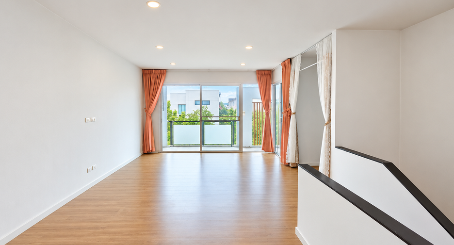 For sale 3 bedrooms townhouse in Bueng Kum, Bangkok