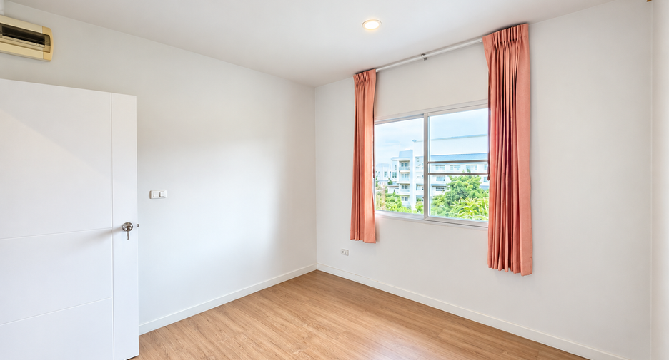 For sale 3 bedrooms townhouse in Bueng Kum, Bangkok