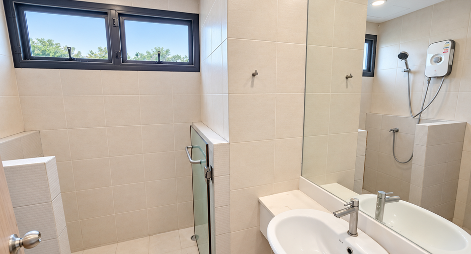 For sale 3 bedrooms townhouse in Bueng Kum, Bangkok