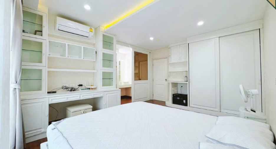 Reihenhaus zur Miete mit 3 Zimmer in Phra Khanong, Bangkok