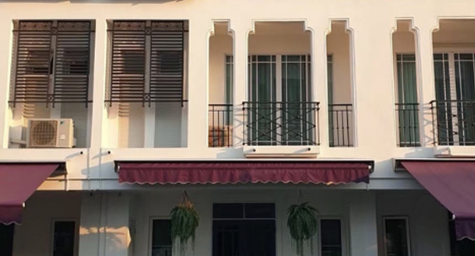 Reihenhaus zur Miete mit 3 Zimmer in Phra Khanong, Bangkok