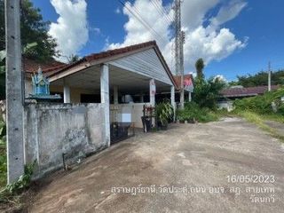 À vendre 1 chambre maison de ville à Khiri Rat Nikhom, Surat Thani