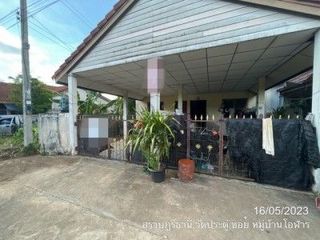 À vendre 1 chambre maison de ville à Khiri Rat Nikhom, Surat Thani