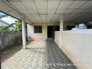 À vendre 1 chambre maison de ville à Khiri Rat Nikhom, Surat Thani