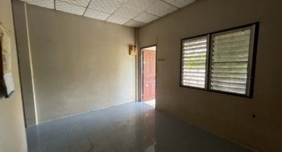 À vendre 1 chambre maison de ville à Khiri Rat Nikhom, Surat Thani