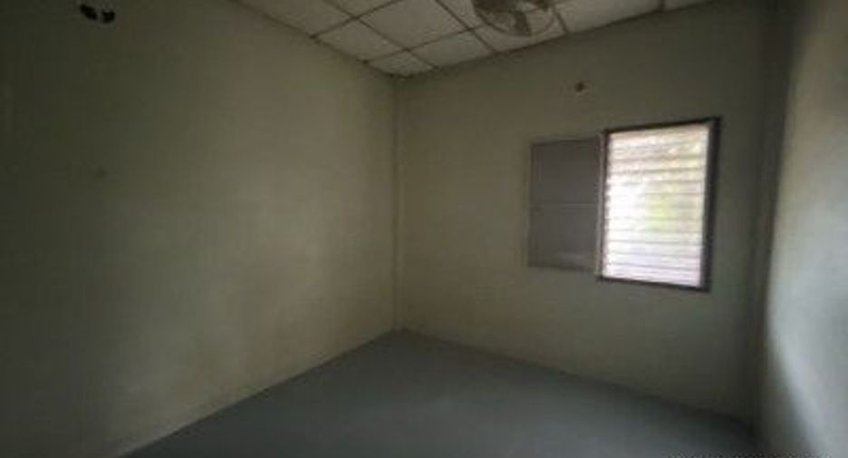 À vendre 1 chambre maison de ville à Khiri Rat Nikhom, Surat Thani