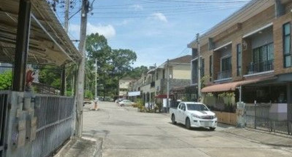 Reihenhaus zum Kauf mit 1 Zimmer in Phrom Khiri, Nakhon Si Thammarat