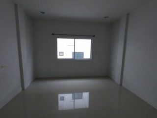 Reihenhaus zum Kauf mit 1 Zimmer in Ban Khai, Rayong